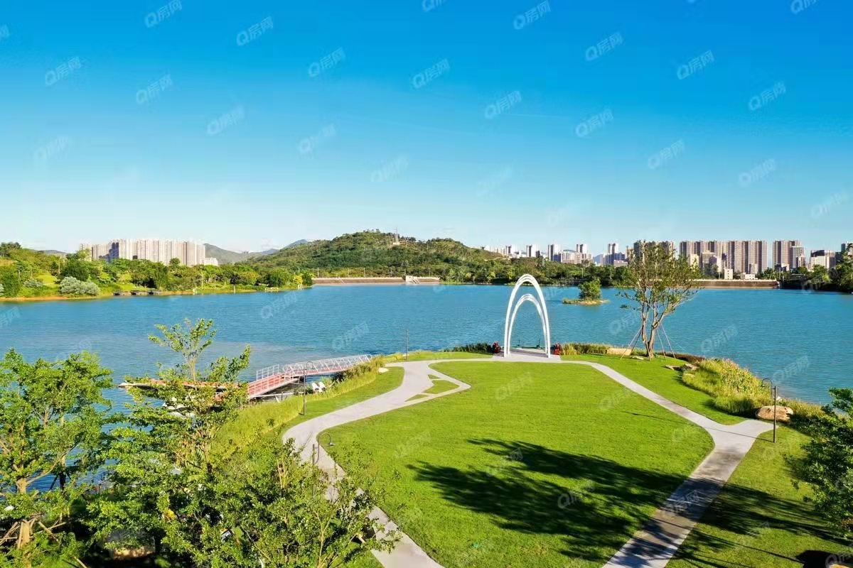 碧輝園十里銀灘，伴海云山苑均價-40000元/平