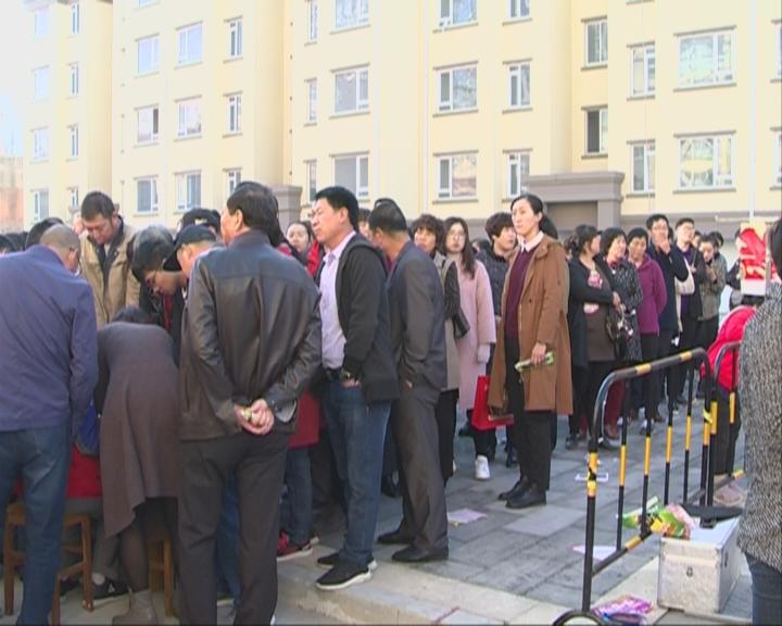 對申請老年樓層的安置房屋進(jìn)行抓鬮定位