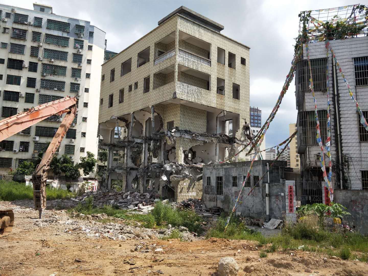 用?？谧钆；剡w房來形容